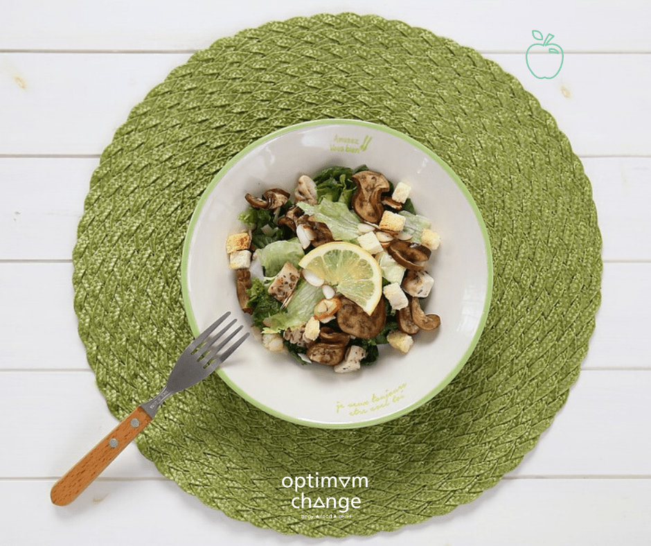 Quinoasalade met makreel, paddenstoelen en avocado